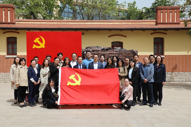 合影_副本.jpg 合影_副本.jpg